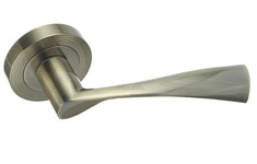   SARA R2 patyna (ROOTHKIN)